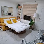 Large Private Suite With Living Room, Kitchen, Bathroom - Quiet And Privacy
