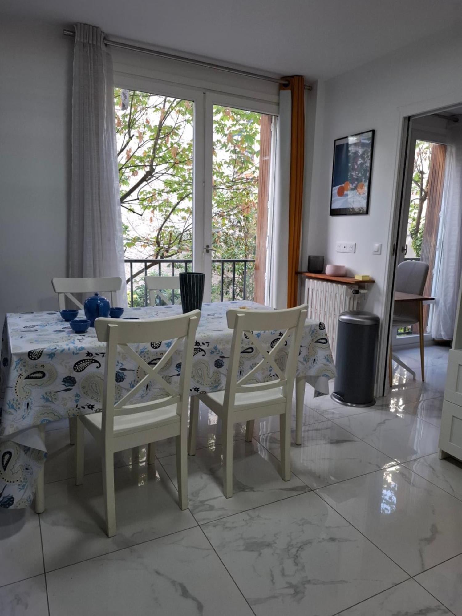 Large Private Suite With Living Room, Kitchen, Bathroom - Quiet And Privacy *